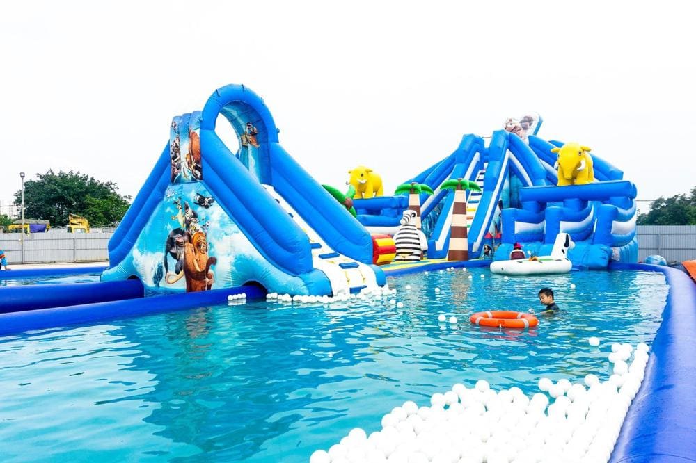 Trải nghiệm hồ bơi tại Water Fun với nhiều đường trượt nước th&uacute; vị (Nguồn: Internet)